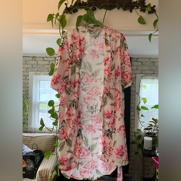 Mumu Floral Robe - Picture 2 of 8